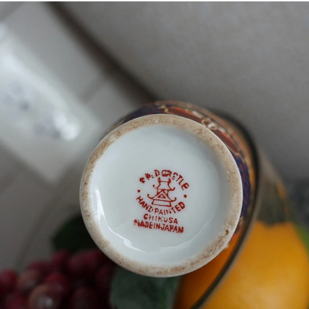 Hand Painted Chikusa Castle Made in Japan Butterfly Vase Bud Small‎